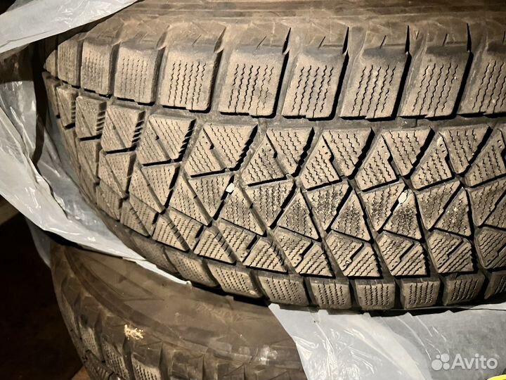 Bridgestone Blizzak DM-V2 275/50 R22 111T