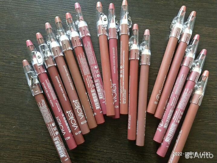 Карандаши для губ, глаз, бровей, палетки теней