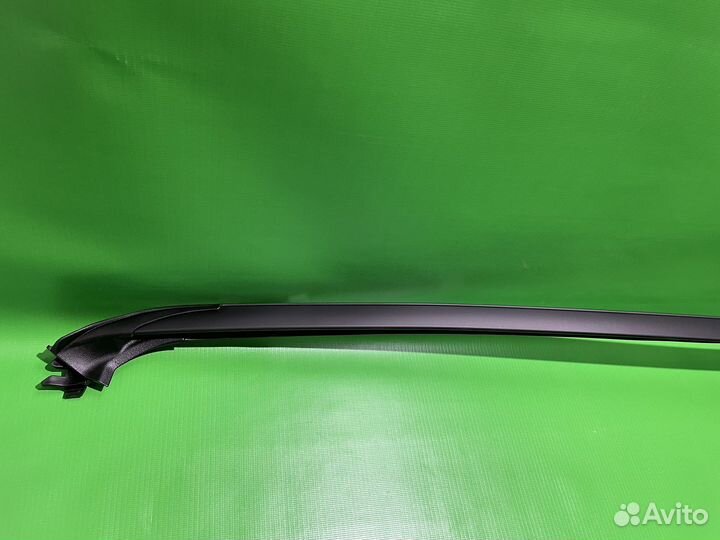 Молдинг лобового стекла правый Toyota LC200