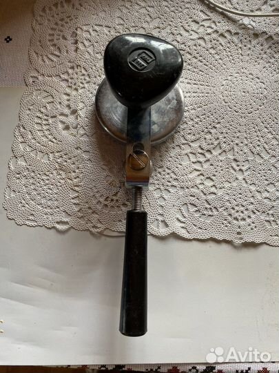 Закаточная машинка для консервирования банок