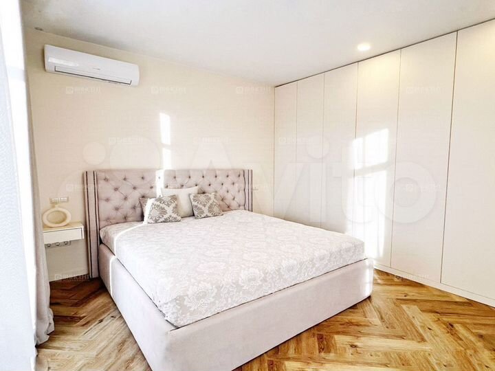 Дом 220 м² на участке 5,3 сот.