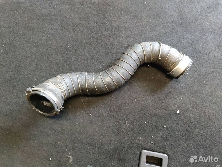 Патрубок интеркулера правый Mercedes-Benz C-Класс