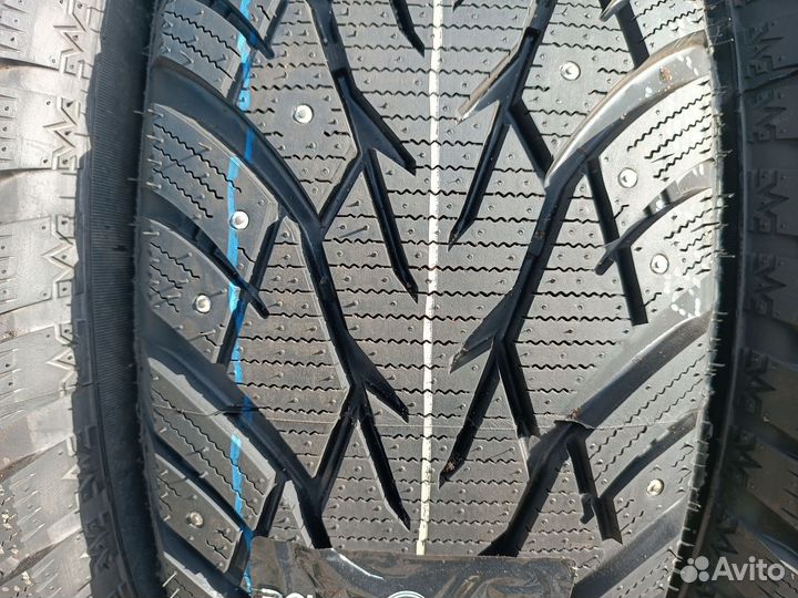 Royal Black Royal Stud 215/65 R16 103H