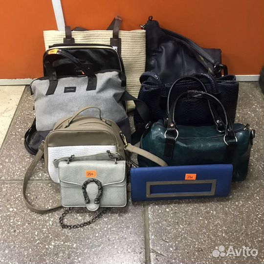 Женские сумки в ассортименте