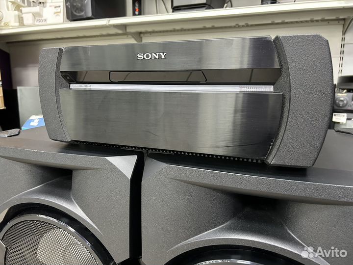 Музыкальный центр Sony shake-X30D