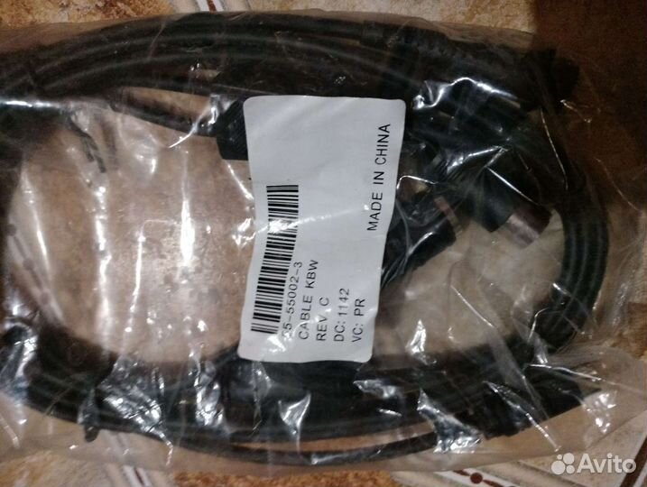 Чехол и зарядка на телефон