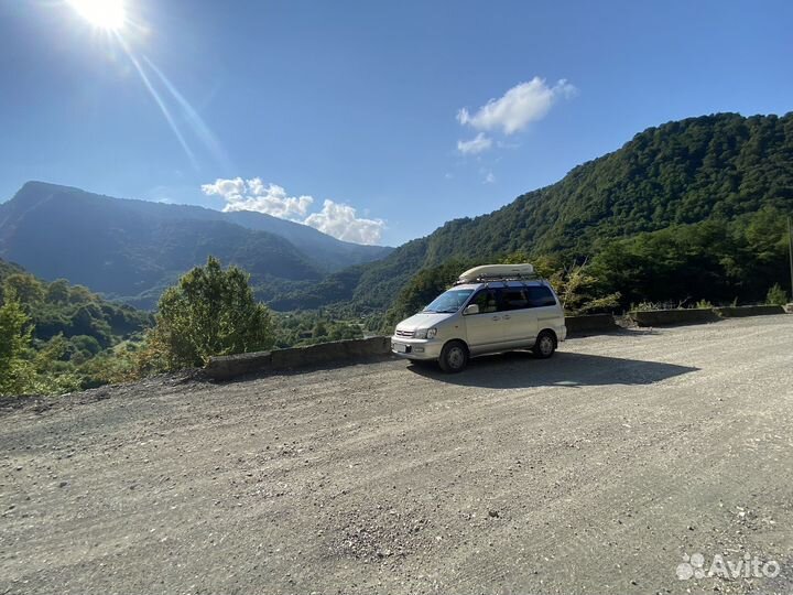 Toyota Town Ace Noah 2.0 AT, 2001, 205 500 км