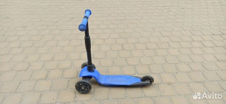 Самокат трехколесный Дерзкий (колеса светятся)