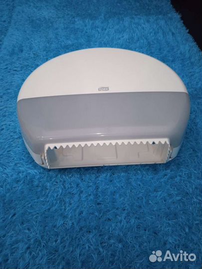 Диспенсер для бумажных полотенец