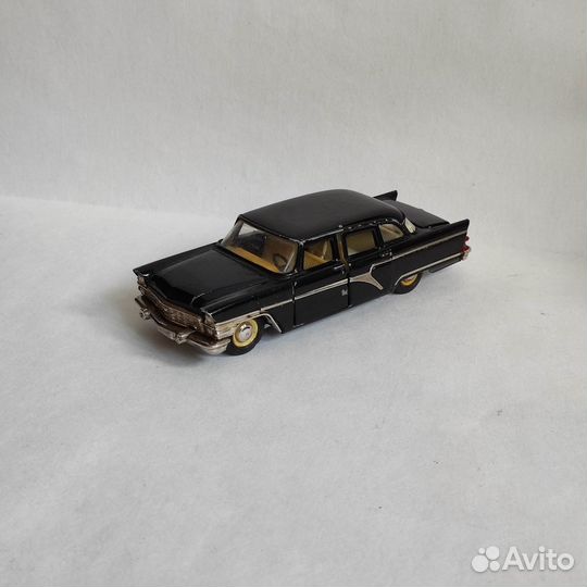 Модель автомобиля 1:43 чайка газ-13 СССР игрушка
