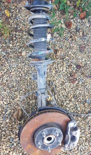 Передняя правая стойка и поворотный кулак Хундай К