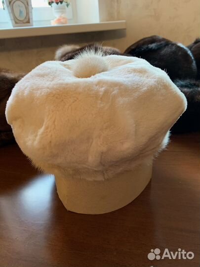 Женский берет из норки
