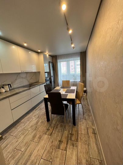 3-к. квартира, 100 м², 1/14 эт.