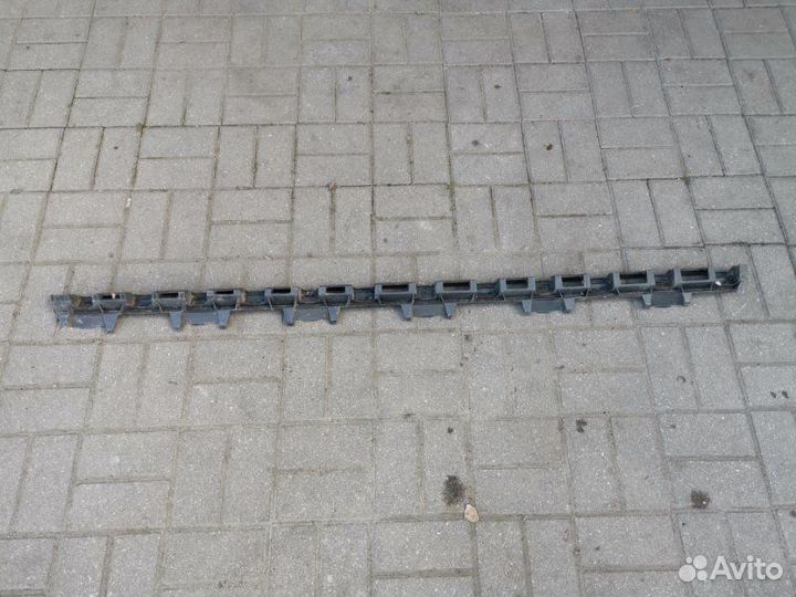 Кронштейн накладки порога левый R-Line Volkswagen