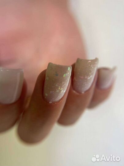 Модель на маникюр