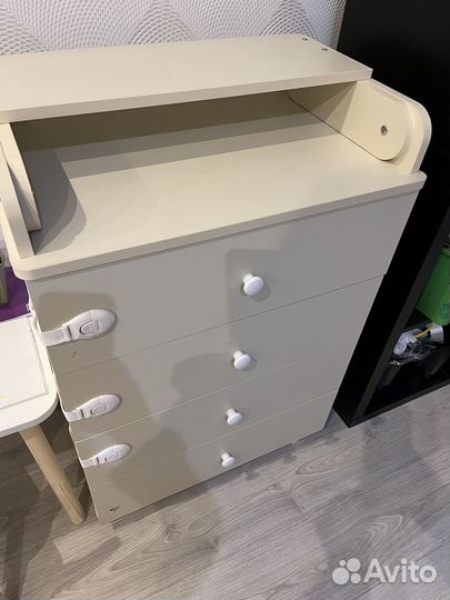 Кроватка и пеленальный комод