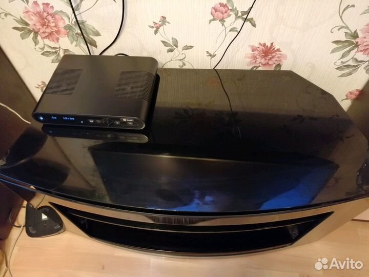 Стеклянная тумба под телевизор