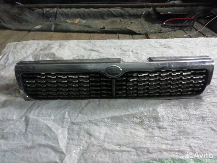 Решетка радиатора передняя Nissan Laurel