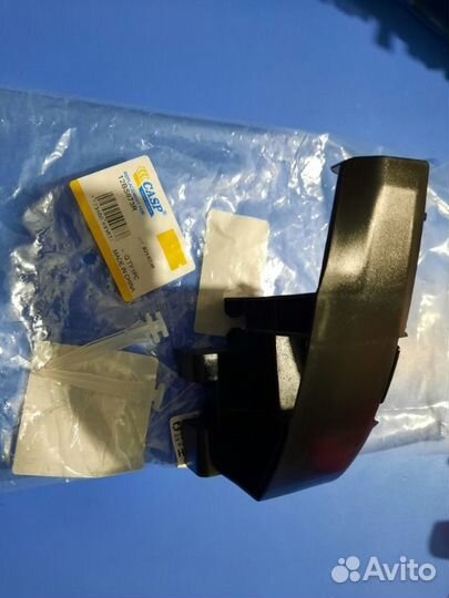 Кронштейн фонаря задний правый Тoyota Land Cruiser