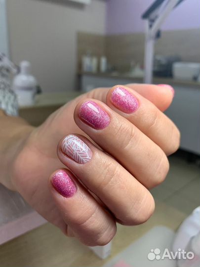 Мастер по маникюру