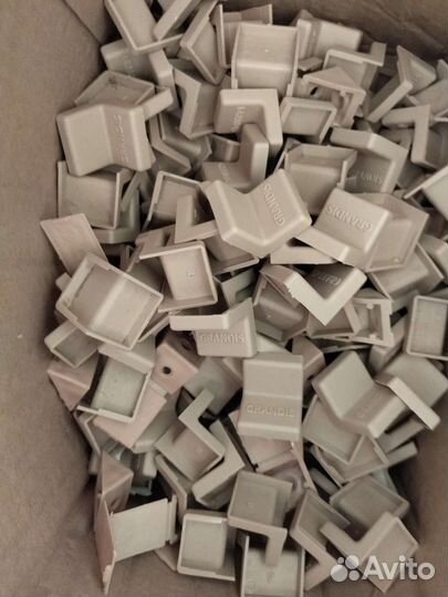 Мебельная фурнитура уголки