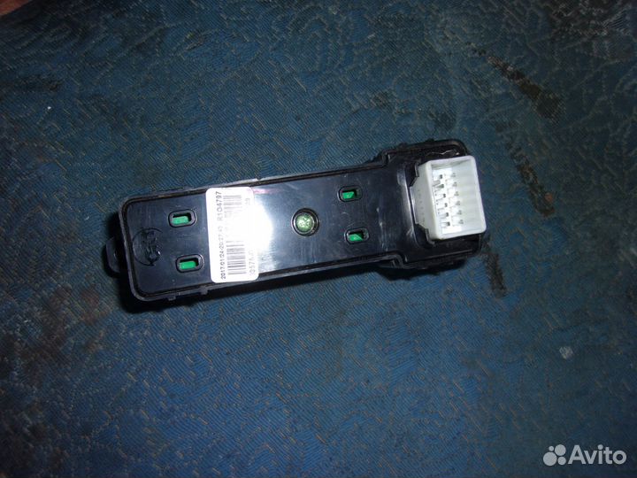 Кнопка стеклоподъемника. Hyundai Tucson 3. 2017г