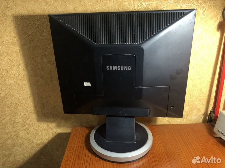 Монитор Samsung SyncMaster 940n