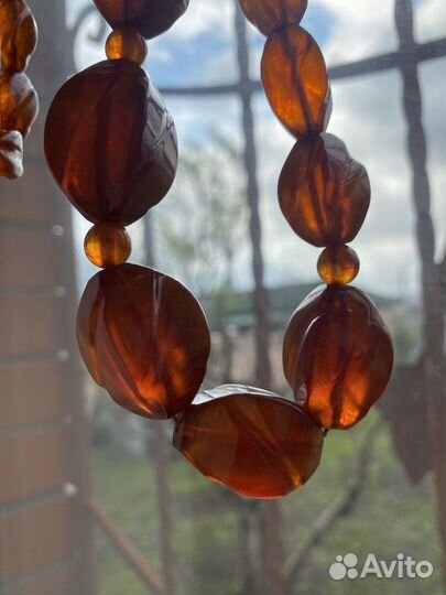 Бусы из крупного янтаря
