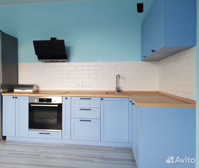 Кухня с крашенными фасадами (эмаль)