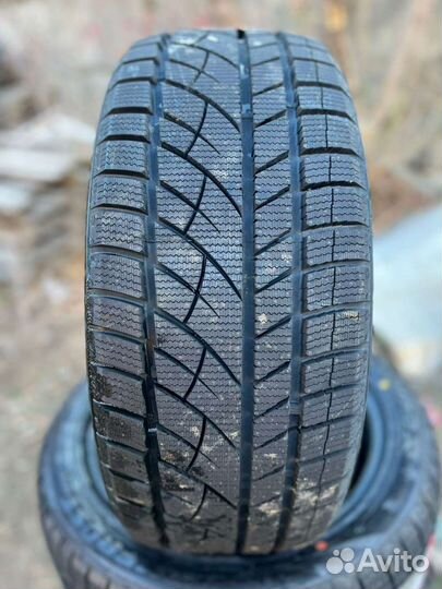 RoadX RX Frost WH12 235/45 R18