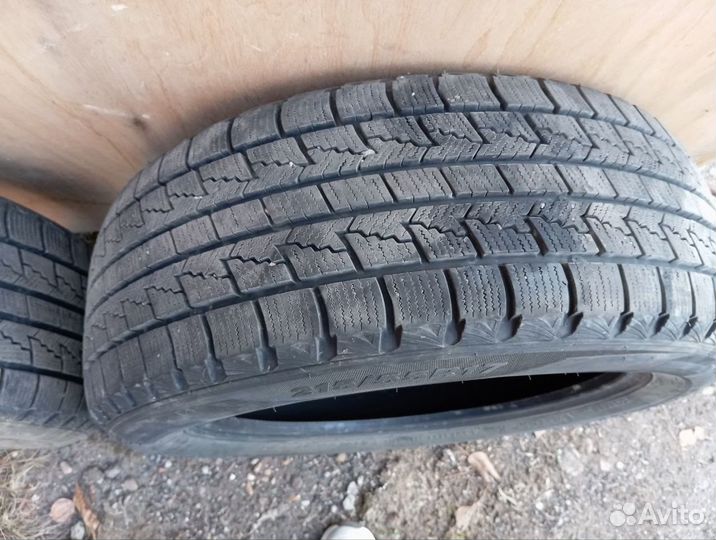 Roadstone Winguard Ice 215/55 R17 94Q