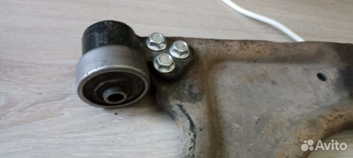 Правый рычаг в передней подвески opel meriva а