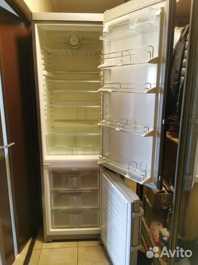 Ящики, полки, балконы, кронштейны liebherr