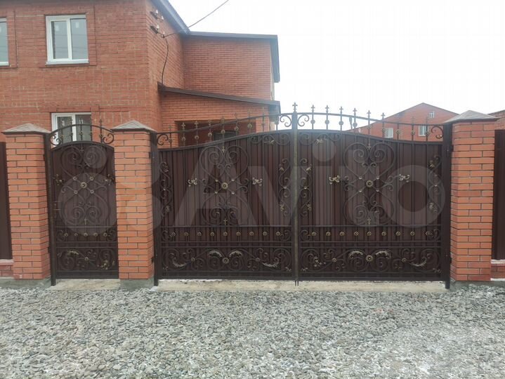 Коттедж 250 м² на участке 8 сот.