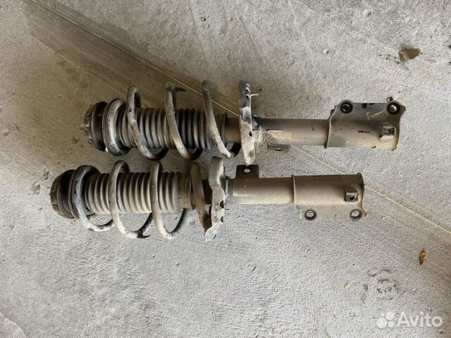 Амортизатор передний правый Kia Rio 4