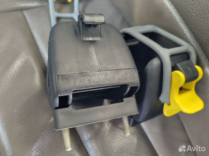 Крепление для лыж на крышу автомобиля