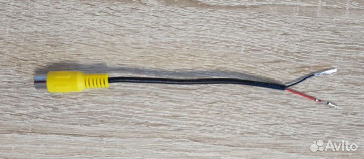 Провод RCA, антенна GPS, кабель USB