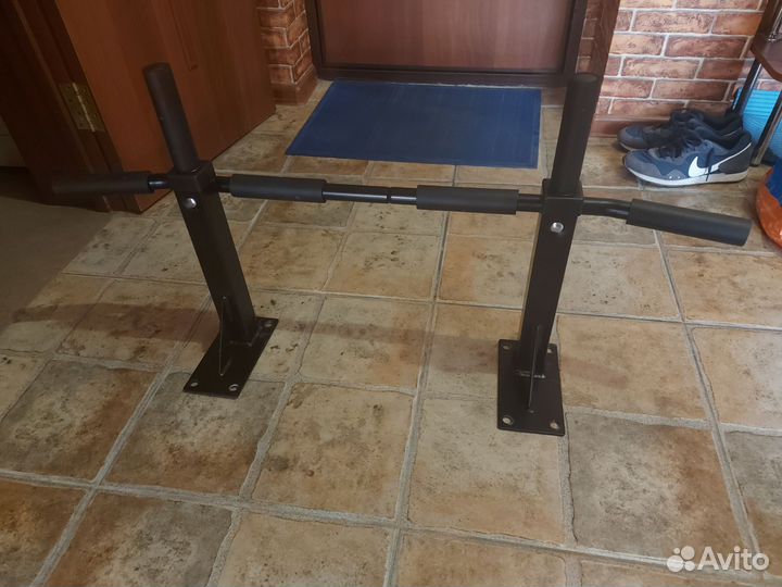 Турник настенный