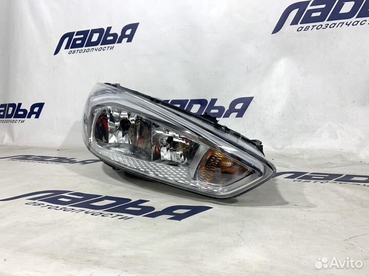 Фара Ford Focus 3 (15) правая хром