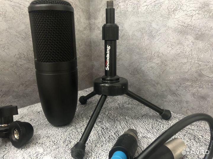 Микрофон студийный AKG P120