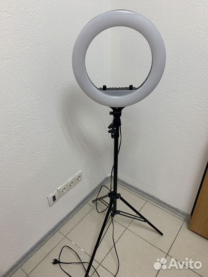 Кольцевая лампа 36 см со штативом