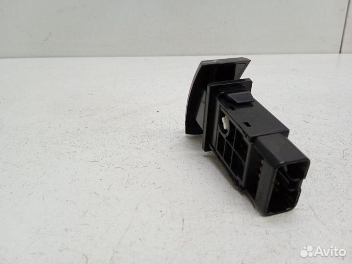 Кнопка аварийной сигнализации Toyota Mark X X120