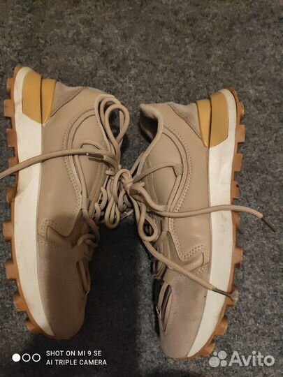 Кроссовки женские