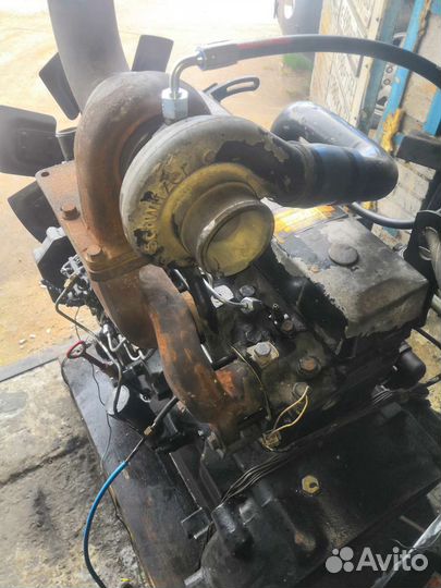 Двигатель на экскаватор погрузчик. John deere
