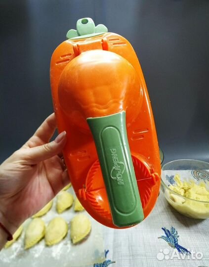 Прибор для лепки пельменей и вареников