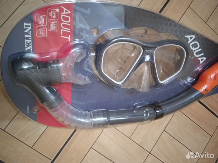 Маска для подводного плавания с трубкой