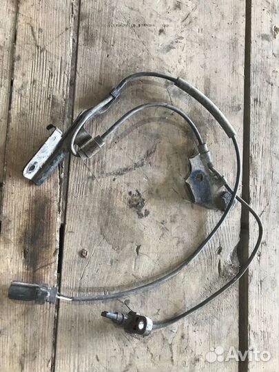 Датчик abs передний правый Toyota Corolla 150