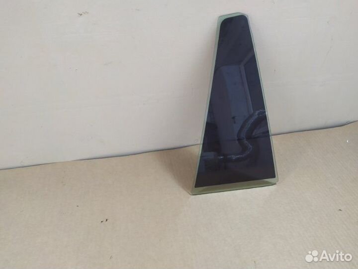 Стекло двери (форточка) заднее правое Toyota Rav-4