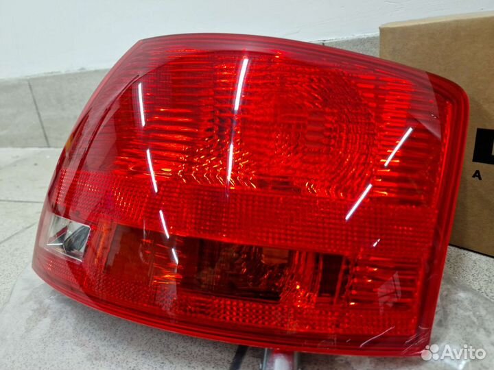 Задний правый фонарь Audi A4 B7 Avant (Универсал)