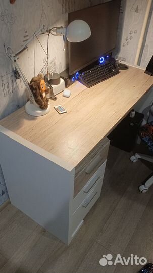 Письменный стол для школьника